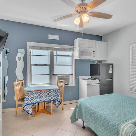 Rays Retreat At Coral House - Room 10